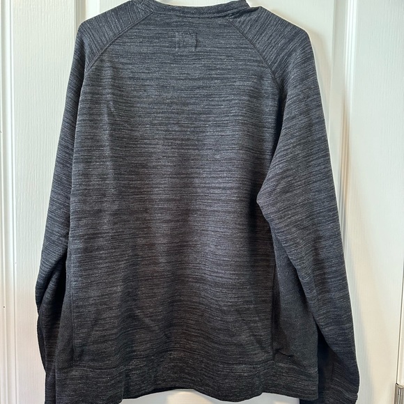 Men’s Champion sweater - Picture 2 of 4